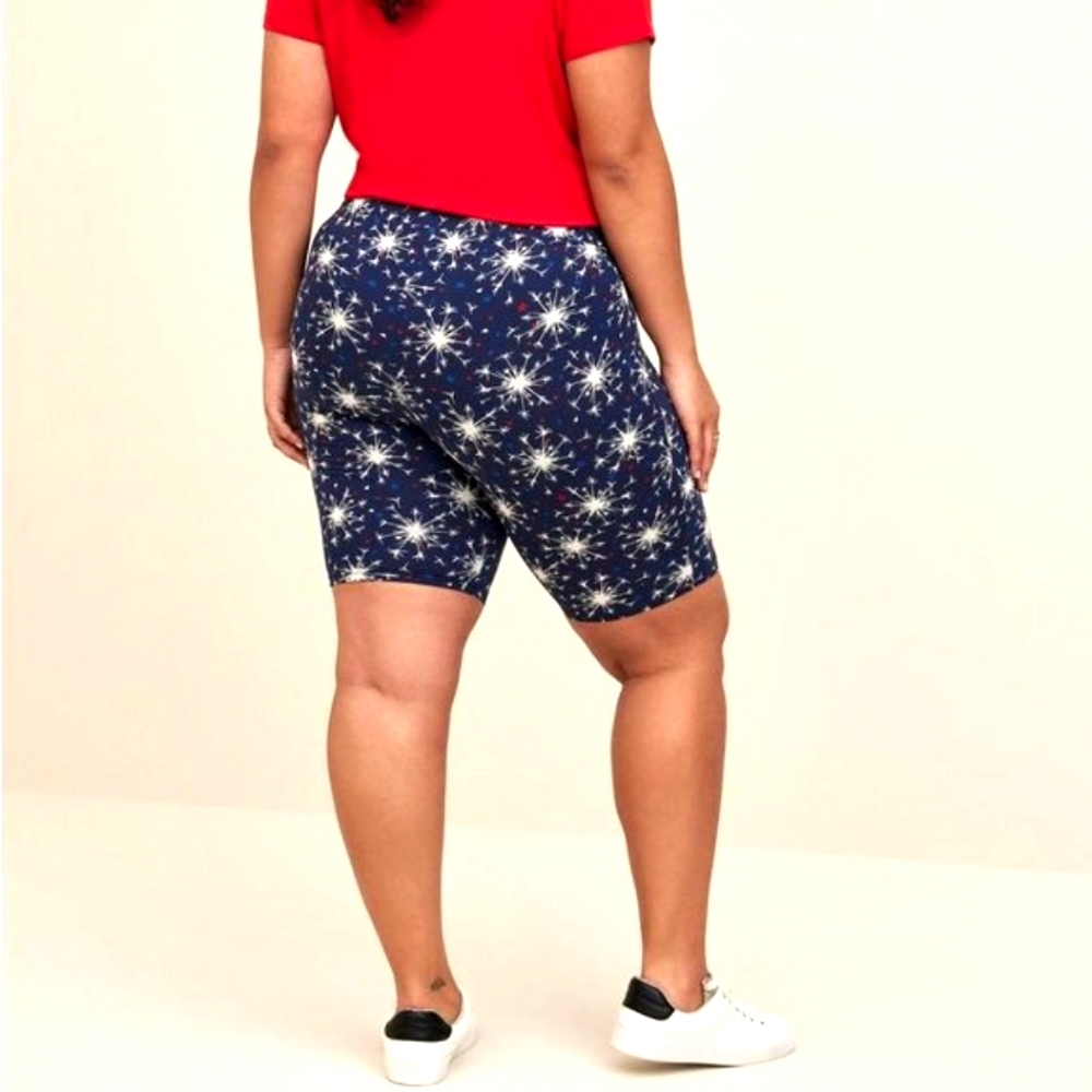 ❤️NWT TORRID 9" BIKE SHORT - 9" BERMUDA FIREWORKS AMERICANA - PLUS SIZE - Picture 3 of 11